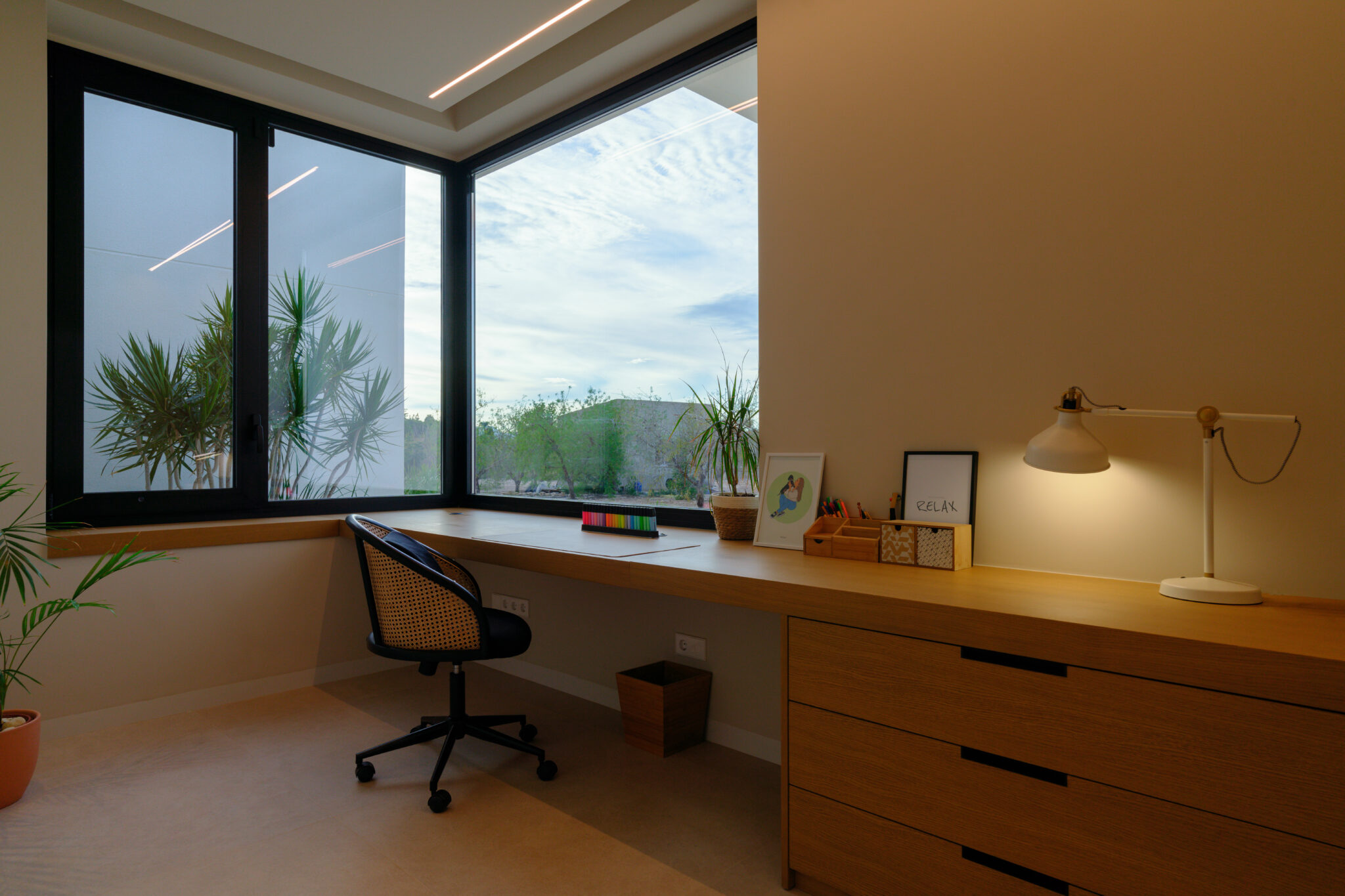 Villa BBS escritorio frente a ventana